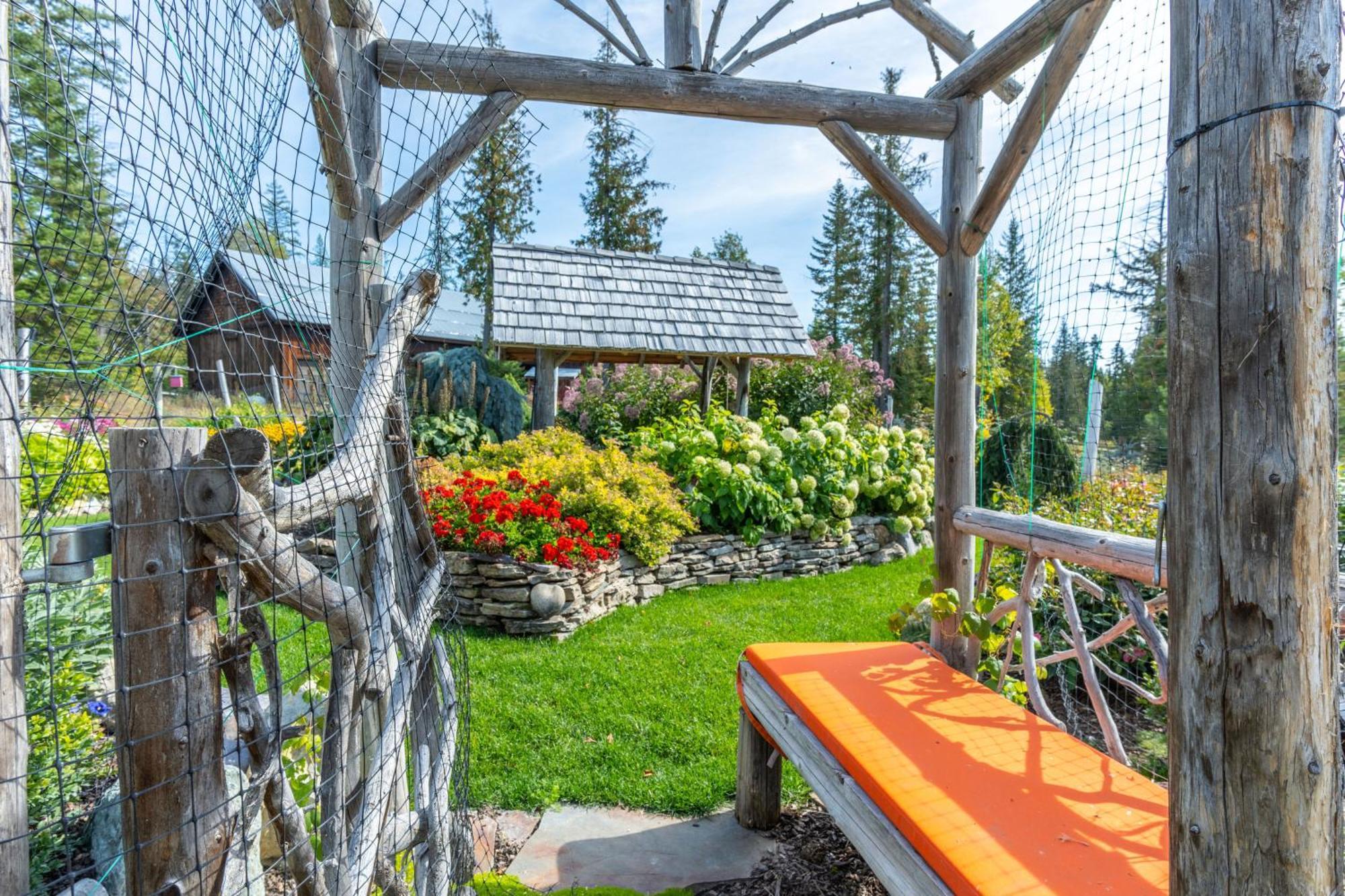 The Stalls At Whitefish Exterior foto